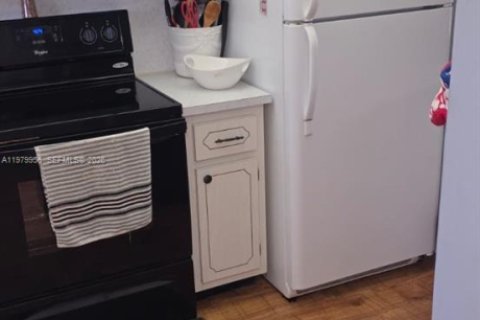 Снять в аренду кондоминиум в Санрайз, Флорида 2 спальни, 78.97м2, № 2079585 - фото 12