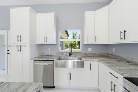 Villa ou maison à vendre à Port St. Lucie, Floride: 4 chambres, 185.8 m2 № 2065739 - photo 7