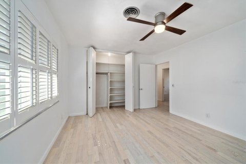 House in Vero Beach, Florida 4 bedrooms, 219.53 sq.m. № 1379744 - photo 11