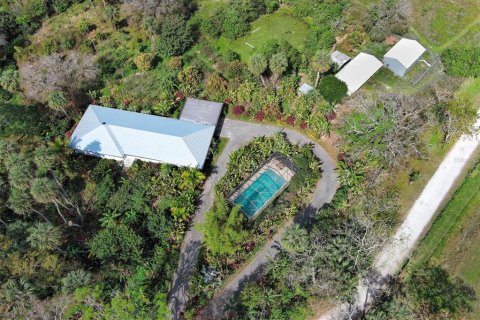House in Vero Beach, Florida 4 bedrooms, 219.53 sq.m. № 1379744 - photo 4