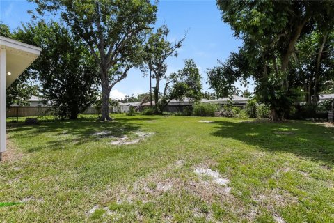 House in Saint Petersburg, Florida 3 bedrooms, 131.46 sq.m. № 1912281 - photo 16