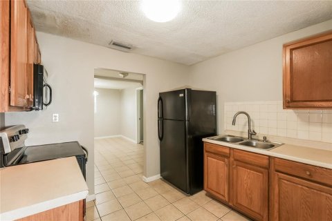 House in Saint Petersburg, Florida 3 bedrooms, 131.46 sq.m. № 1912281 - photo 7