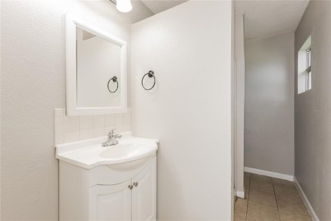 House in Saint Petersburg, Florida 3 bedrooms, 131.46 sq.m. № 1912281 - photo 11