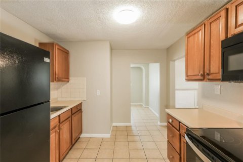 House in Saint Petersburg, Florida 3 bedrooms, 131.46 sq.m. № 1912281 - photo 8