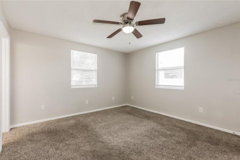 House in Saint Petersburg, Florida 3 bedrooms, 131.46 sq.m. № 1912281 - photo 10