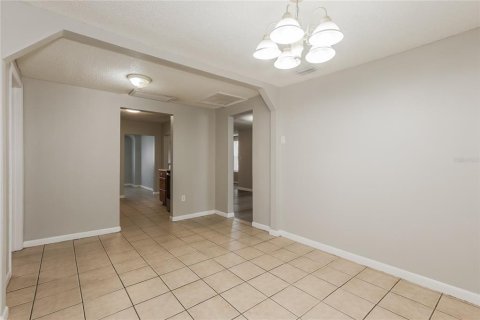 House in Saint Petersburg, Florida 3 bedrooms, 131.46 sq.m. № 1912281 - photo 6