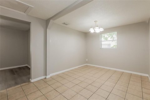 House in Saint Petersburg, Florida 3 bedrooms, 131.46 sq.m. № 1912281 - photo 5