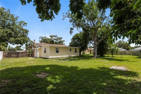 House in Saint Petersburg, Florida 3 bedrooms, 131.46 sq.m. № 1912281 - photo 15