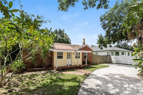 House in Saint Petersburg, Florida 3 bedrooms, 131.46 sq.m. № 1912281 - photo 3