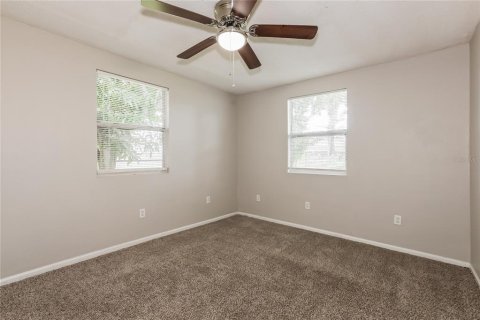 House in Saint Petersburg, Florida 3 bedrooms, 131.46 sq.m. № 1912281 - photo 12
