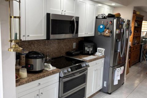 Condo in Pembroke Pines, Florida, 2 bedrooms № 2154621 - photo 4