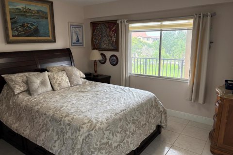 Condo in Pembroke Pines, Florida, 2 bedrooms № 2154621 - photo 22