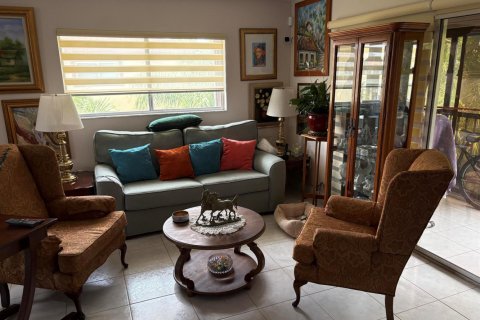 Condo in Pembroke Pines, Florida, 2 bedrooms № 2154621 - photo 11