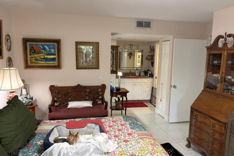 Condo in Pembroke Pines, Florida, 2 bedrooms № 2154621 - photo 15