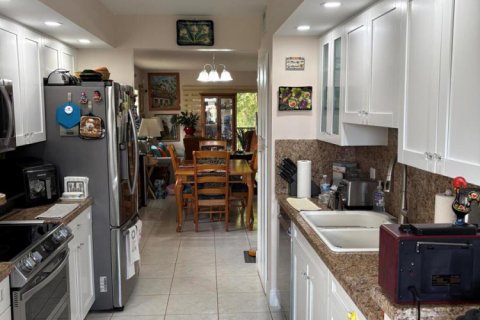 Condo in Pembroke Pines, Florida, 2 bedrooms № 2154621 - photo 7