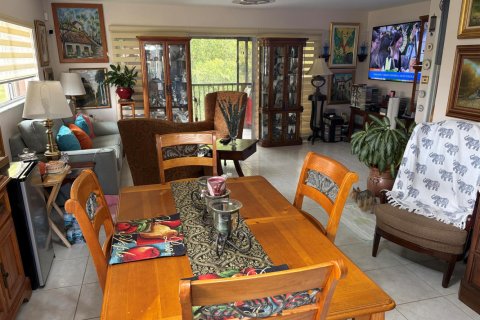 Condo in Pembroke Pines, Florida, 2 bedrooms № 2154621 - photo 14