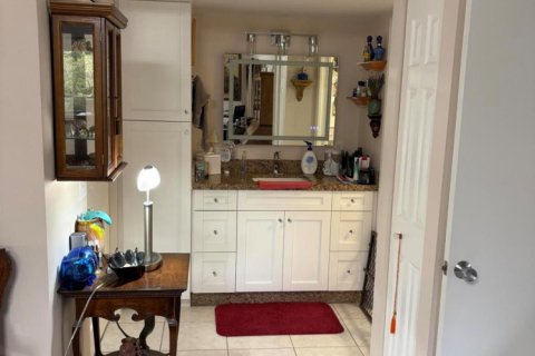 Condo in Pembroke Pines, Florida, 2 bedrooms № 2154621 - photo 17