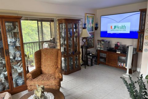 Condo in Pembroke Pines, Florida, 2 bedrooms № 2154621 - photo 9