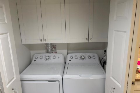 Condo in Pembroke Pines, Florida, 2 bedrooms № 2154621 - photo 24