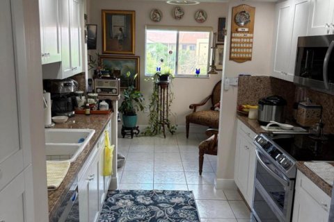 Condo in Pembroke Pines, Florida, 2 bedrooms № 2154621 - photo 6