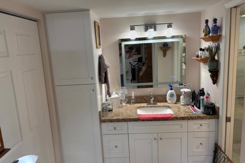 Condo in Pembroke Pines, Florida, 2 bedrooms № 2154621 - photo 18