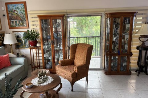 Condo in Pembroke Pines, Florida, 2 bedrooms № 2154621 - photo 10
