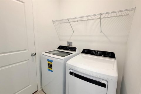House in Haines City, Florida 3 bedrooms, 195.93 sq.m. № 2156054 - photo 9