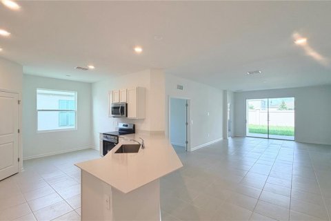 House in Haines City, Florida 3 bedrooms, 195.93 sq.m. № 2156054 - photo 5