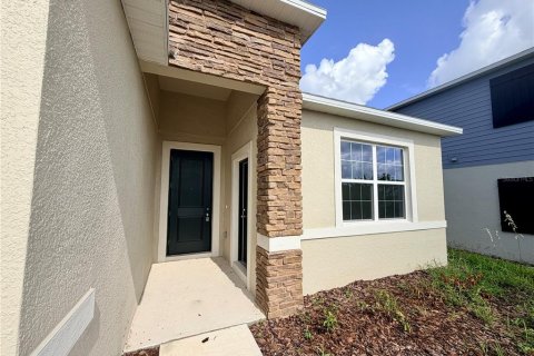 House in Haines City, Florida 3 bedrooms, 195.93 sq.m. № 2156054 - photo 3