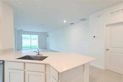House in Haines City, Florida 3 bedrooms, 195.93 sq.m. № 2156054 - photo 10