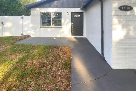 House in Largo, Florida 3 bedrooms, 102.19 sq.m. № 1742649 - photo 12