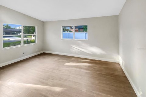 House in Largo, Florida 3 bedrooms, 102.19 sq.m. № 1742649 - photo 5