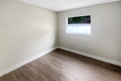House in Largo, Florida 3 bedrooms, 102.19 sq.m. № 1742649 - photo 14