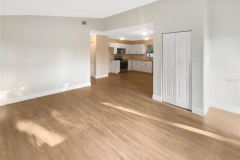 House in Largo, Florida 3 bedrooms, 102.19 sq.m. № 1742649 - photo 3