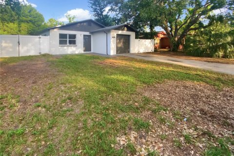 House in Largo, Florida 3 bedrooms, 102.19 sq.m. № 1742649 - photo 27