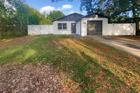 House in Largo, Florida 3 bedrooms, 102.19 sq.m. № 1742649 - photo 1