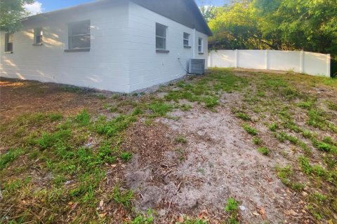 House in Largo, Florida 3 bedrooms, 102.19 sq.m. № 1742649 - photo 10