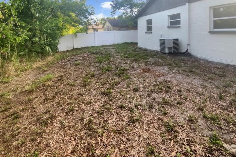 House in Largo, Florida 3 bedrooms, 102.19 sq.m. № 1742649 - photo 9