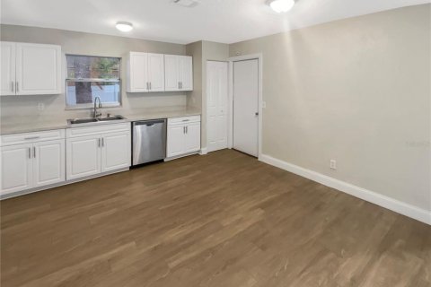 House in Largo, Florida 3 bedrooms, 102.19 sq.m. № 1742649 - photo 13