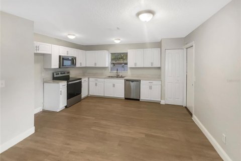 House in Largo, Florida 3 bedrooms, 102.19 sq.m. № 1742649 - photo 16