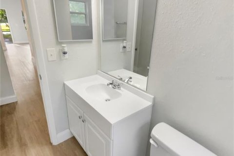 House in Largo, Florida 3 bedrooms, 102.19 sq.m. № 1742649 - photo 20
