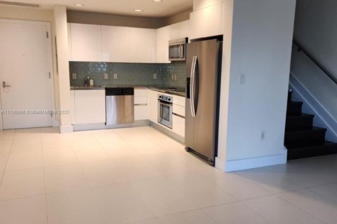 Copropriété à vendre à Miami, Floride: 1 chambre, 97.83 m2 № 1861153 - photo 2