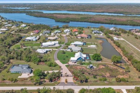 House in Punta Gorda, Florida 4 bedrooms, 429.3 sq.m. № 2393662 - photo 3