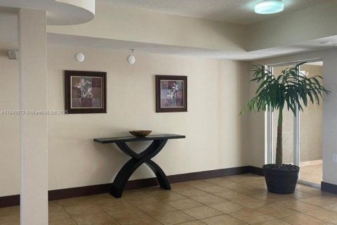 Снять в аренду кондоминиум в Катлер-Бей, Флорида 1 спальня, 58.06м2, № 1836825 - фото 2