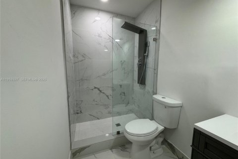 Condominio en venta en Hallandale Beach, Florida, 2 dormitorios, 102.19 m2 № 2020207 - foto 14