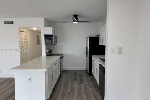 Condominio en venta en Hallandale Beach, Florida, 2 dormitorios, 102.19 m2 № 2020207 - foto 6