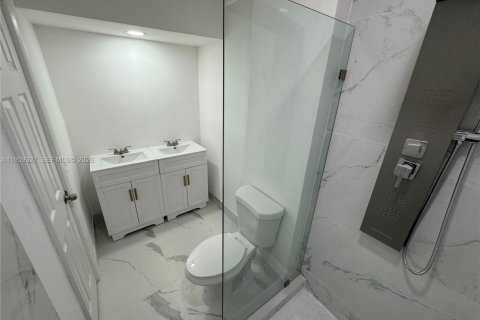 Condominio en venta en Hallandale Beach, Florida, 2 dormitorios, 102.19 m2 № 2020207 - foto 27