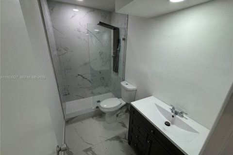 Condominio en venta en Hallandale Beach, Florida, 2 dormitorios, 102.19 m2 № 2020207 - foto 13