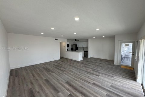 Condominio en Hallandale Beach, Florida, 2 dormitorios  № 2020207