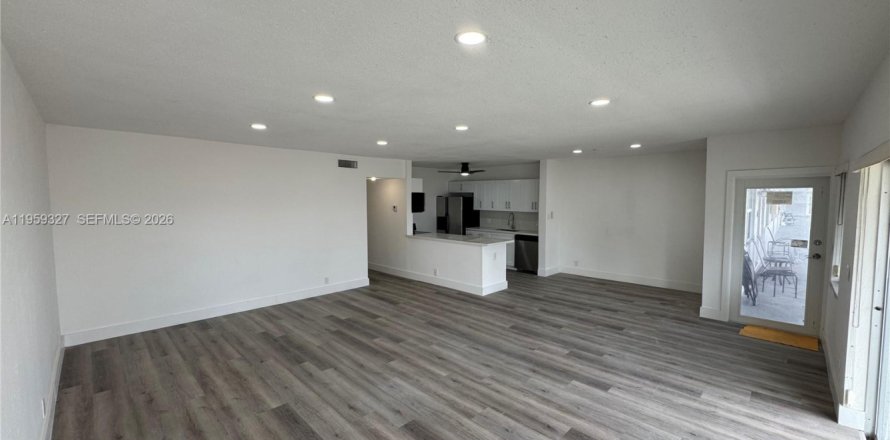 Condominio en Hallandale Beach, Florida, 2 dormitorios  № 2020207